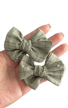 Load image into Gallery viewer, Perfect green pigtails
